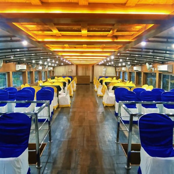 Best 8 bedroom houseboat